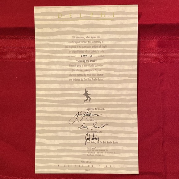 Elvis Presley: Looking at a Legend Delphi Collector Plate - 8 1/2” - Picture 3 of 7